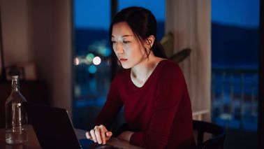 Woman reading Northwestern Mutual’s Weekly Market Commentary.