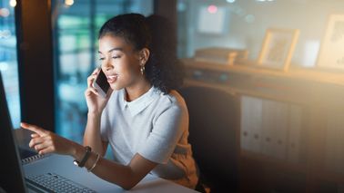 Woman reading Northwestern Mutual’s Weekly Market Commentary.
