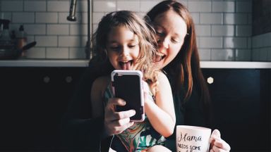 3 apps moms reccomend daughter and mom playing with phone
