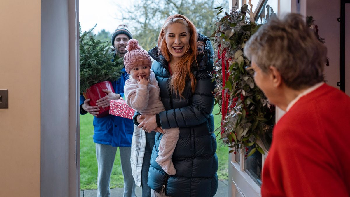 family-giving-meaningful-holiday-gifts