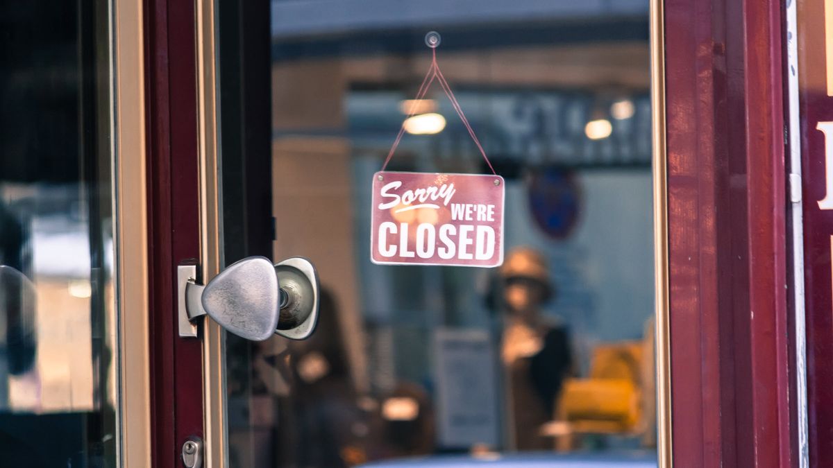 Closed sign hanging on the door of a business.